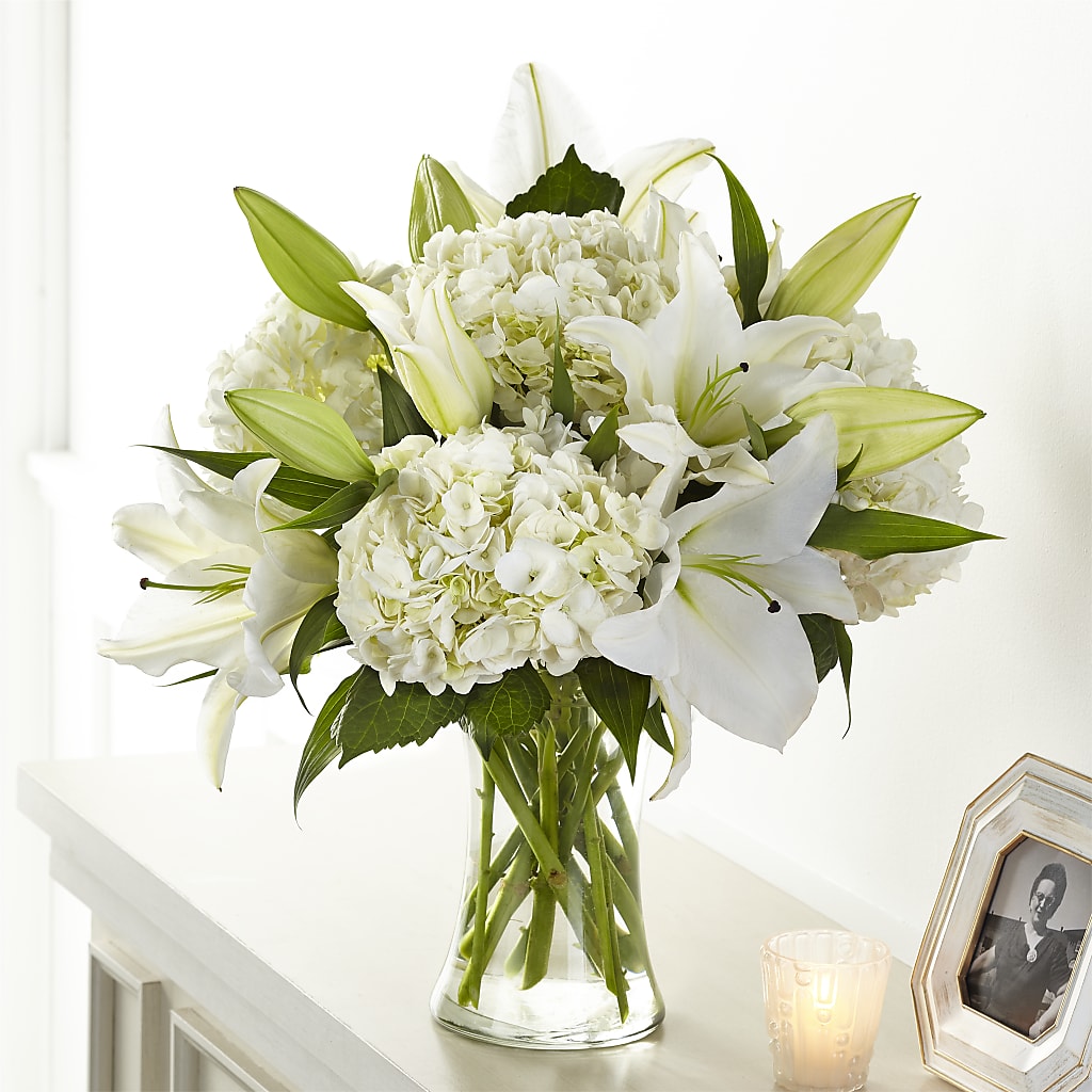 Compassionate Lily Bouquet – PRETTY PETALS FLOWERS & GIFTS, Olla LA