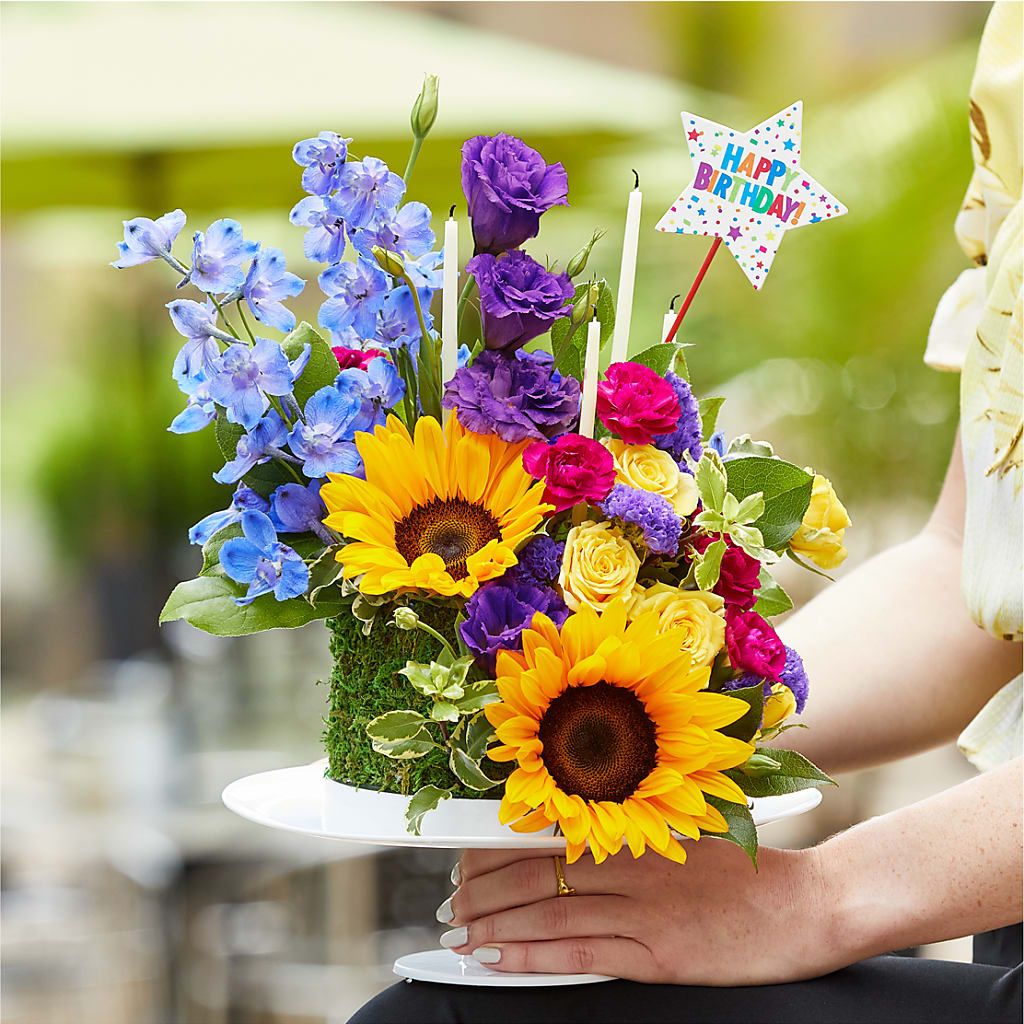 Star of the Day Floral Cake – PRETTY PETALS FLOWERS & GIFTS, Olla LA